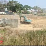 एक तरफ तालाब से मुरुम खनन पर रोक की खबर : दूसरी तरफ आज भी खनन जारी