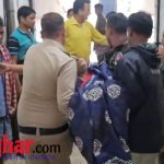 घर पर गिरा विशाल नीलगिरी का पेड़, मलबे में दबी महिला को डायल-112 और स्थानीय लोगों ने सुरक्षित निकाला