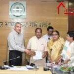 स्वास्थ्य विभाग के दो वरिष्ठ कर्मियों की सेवानिवृत्ति पर सम्मान, कलेक्टर ने सौंपे पेंशन आदेश