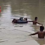 तीन साल पहले 6 करोड़ मंजूर : आज तक पुल का पता नहीं, ट्यूब के सहारे नदिया पार