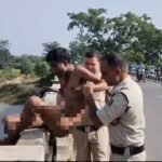 कपड़े उतार पुल से कूदने को तैय्यार था युवक : डायल 112 की टीम ने बचाया